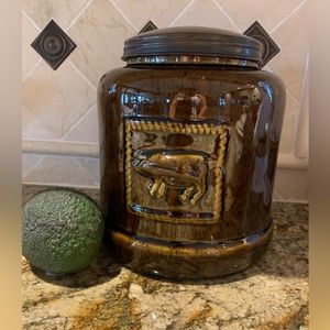 VTG Unique Covered Crock Farmhouse Pig Design Brown Speckled Screw On Metal lid
